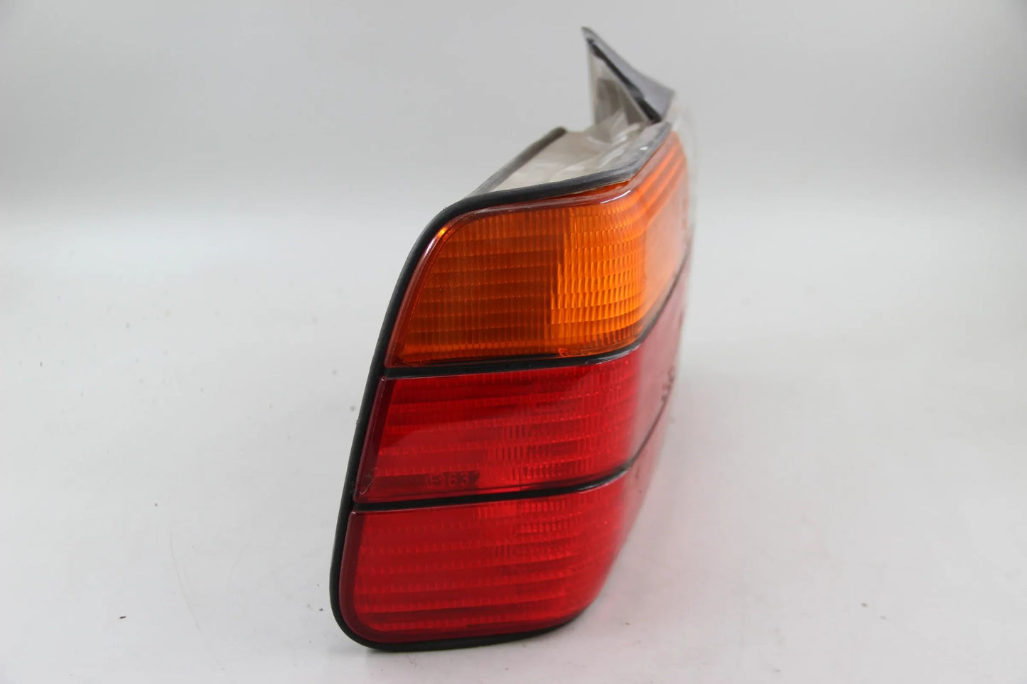 Original BMW E36 318i 325tds Limousine Heckleuchte mit Nebelschlusslicht links 63211387045