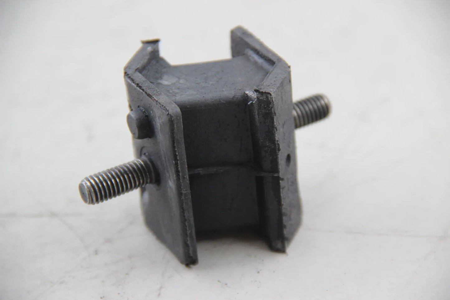 Original BMW E36 320i 325i is E34 520i 525i Gummilager links 24701138427