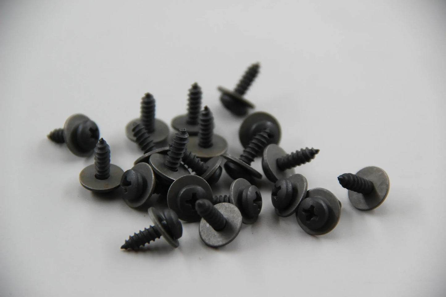 Original BMW E30 E12 E24 E23 E31 20x Linsenblechschraube ST4,2X13-Z2 07119907939