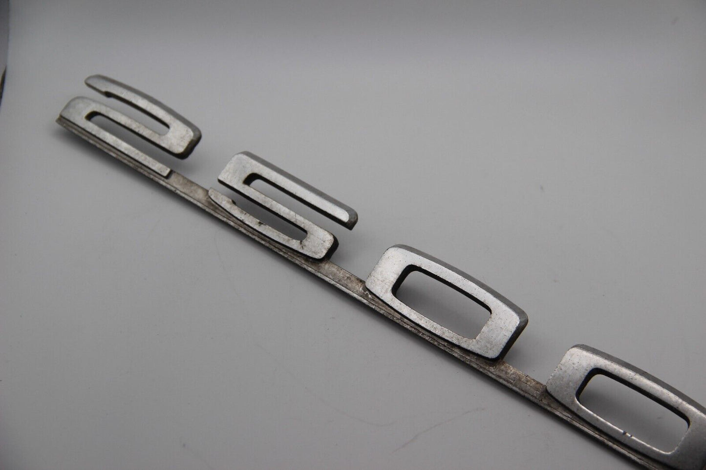 Original BMW E9 E3 2500 Modellbezeichnung Emblem Badge Schriftzug Typenschild