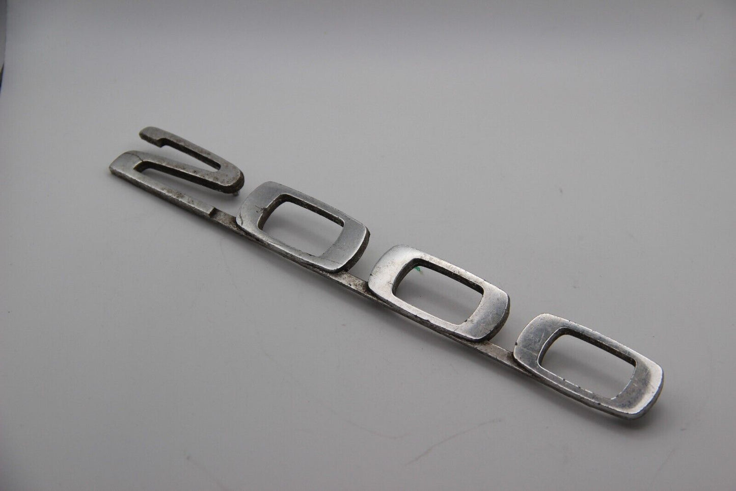 Original BMW Neue Klasse 2000 Modellbezeichnung Emblem Badge Schriftzug