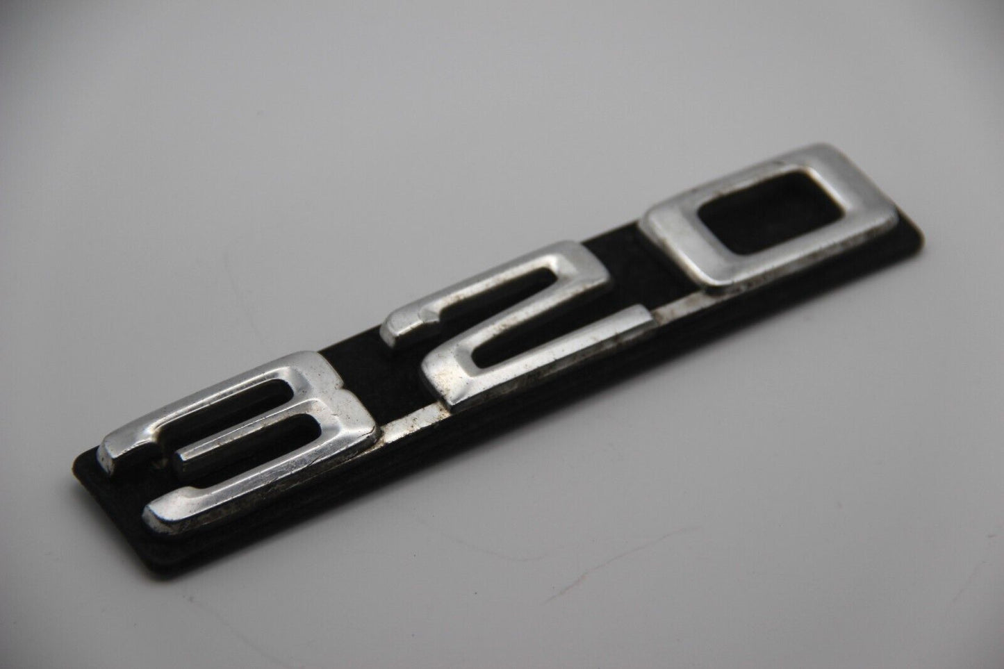 Original BMW E21 320 Modellbezeichnung Emblem Badge Schriftzug Typenschild