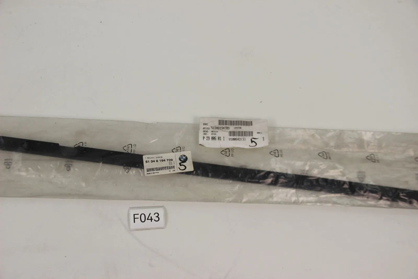 BMW E46 3er 316i-330i Limo Schachtabdeckung hinten aussen links 51348194709