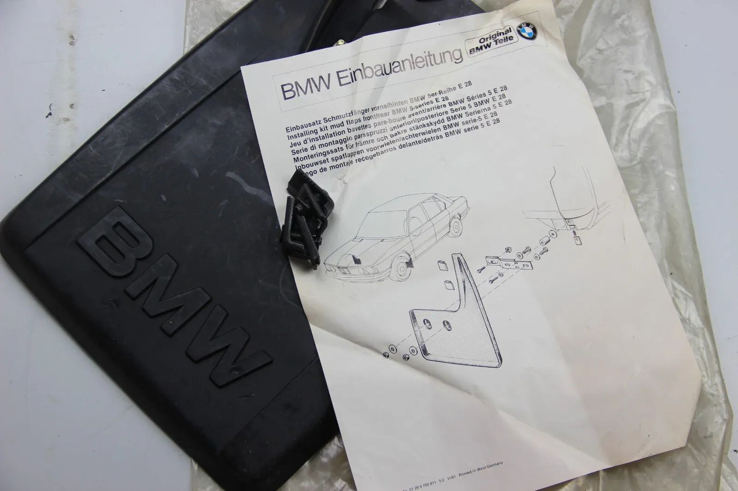 NEU ORIGINAL 72601902246 Schmutzfänger BMW E28 Hinten Links
