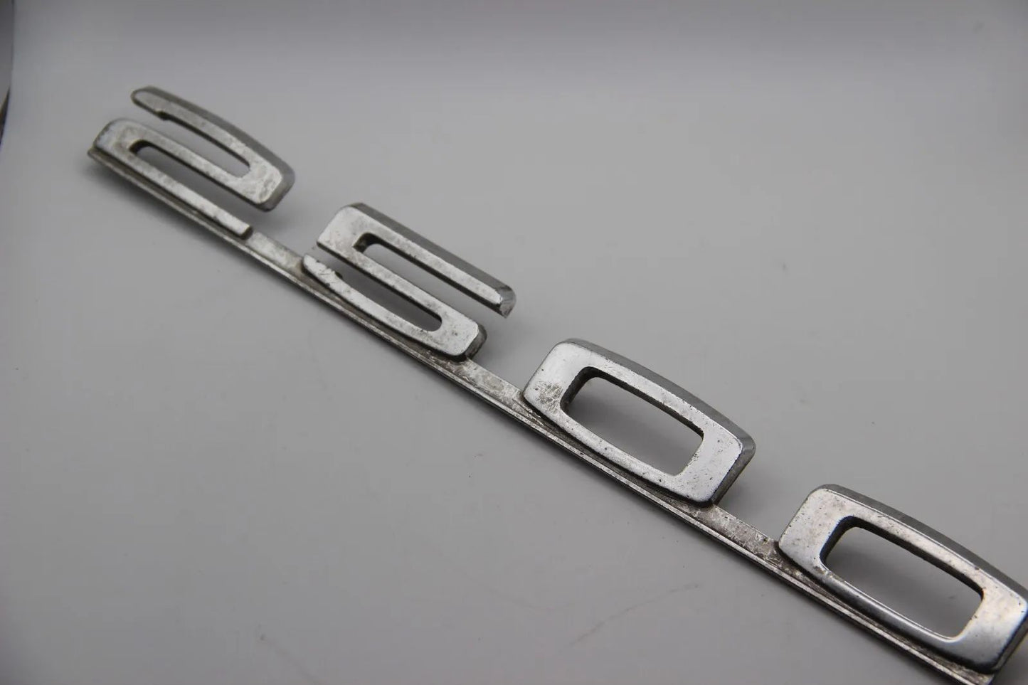 Original BMW E9 E3 2500 Modellbezeichnung Emblem Badge Schriftzug Typenschild