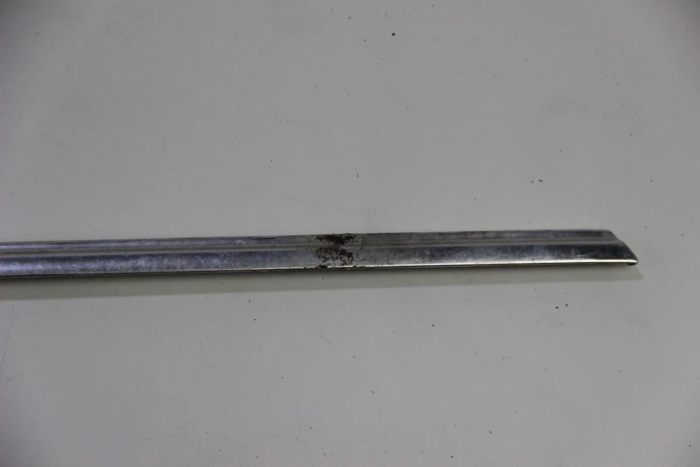 Original BMW E28 Schachtleiste Chrom vorne rechts 1880546 Leiste Trim right OEM