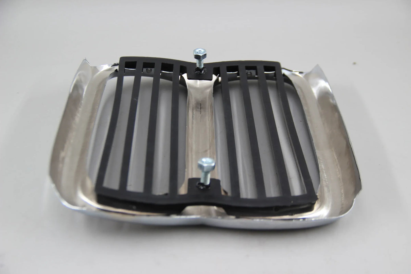 Orig. BMW E10 1502 1602 1802 2002 tii turbo Ziergitter Mitte Niere 51131826675