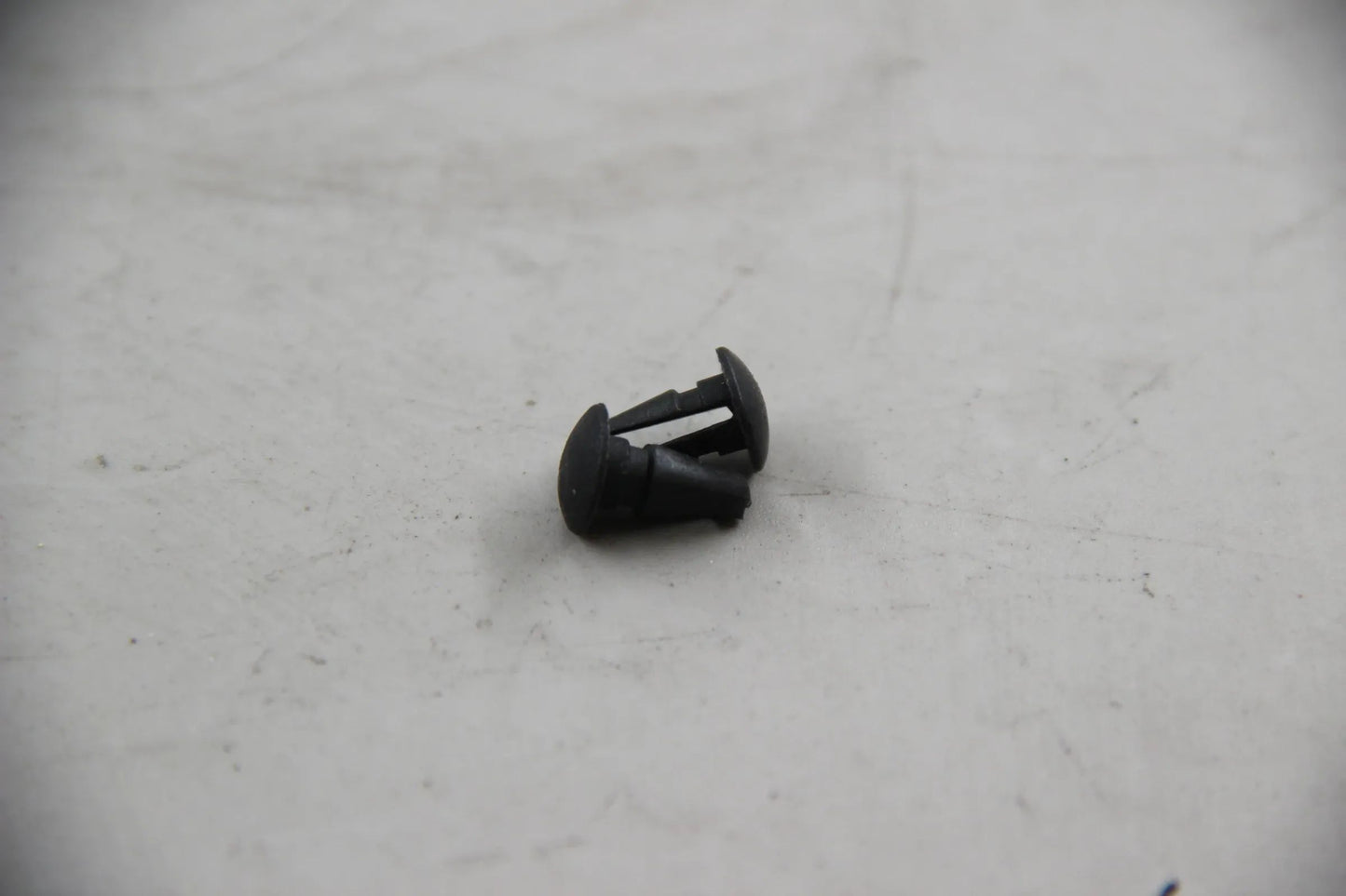 Original BMW E30 316i-325i E12 E34 E24 E23 E32 E31 Z1 2x Klammer 51221856946