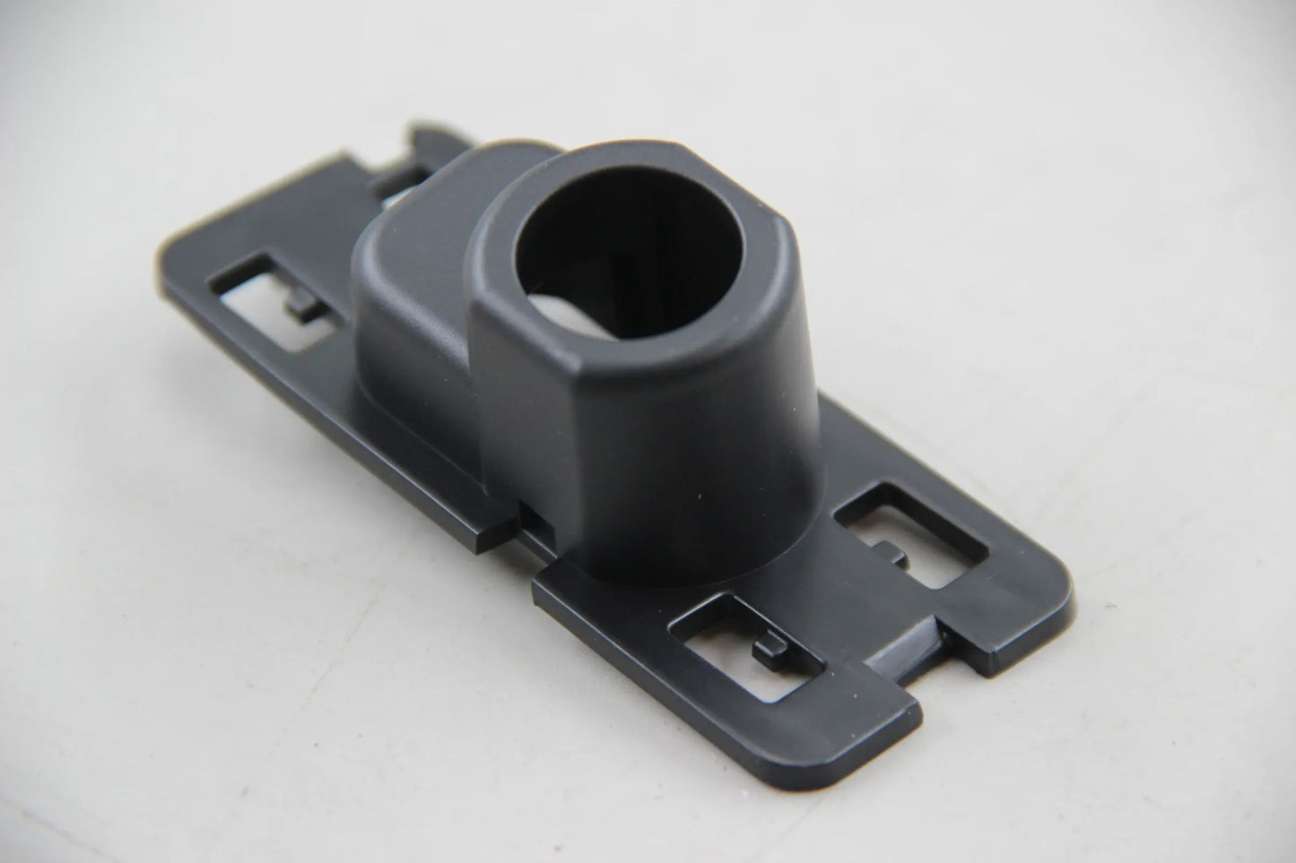 Original BMW E70 X5 3.0d 3.0sd Aufnahme PDC-Sensor innen links 51117165461
