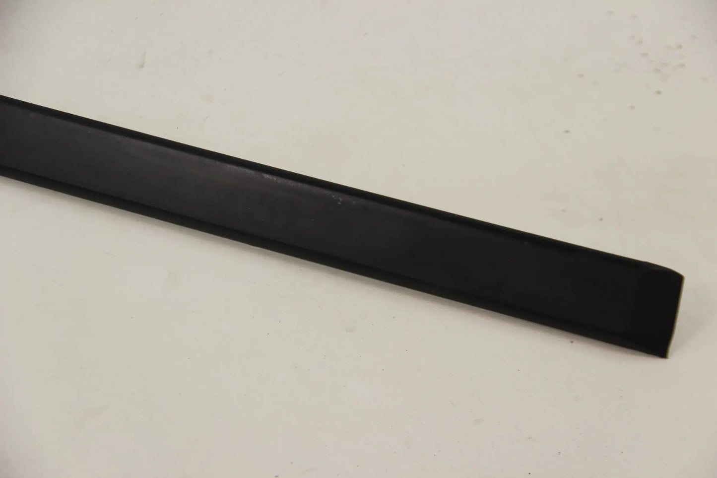 Original BMW E39 520i-540i M5 Stossleiste Tür vorne links schwarz 51138159295