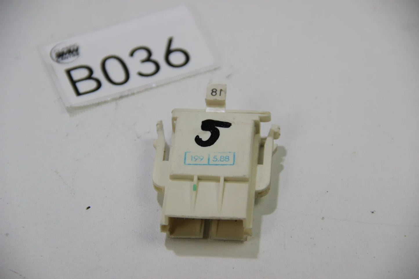 Original BMW E30 316i 318i M40 Kodierstecker Nr. 18 Codierstecker 1385364