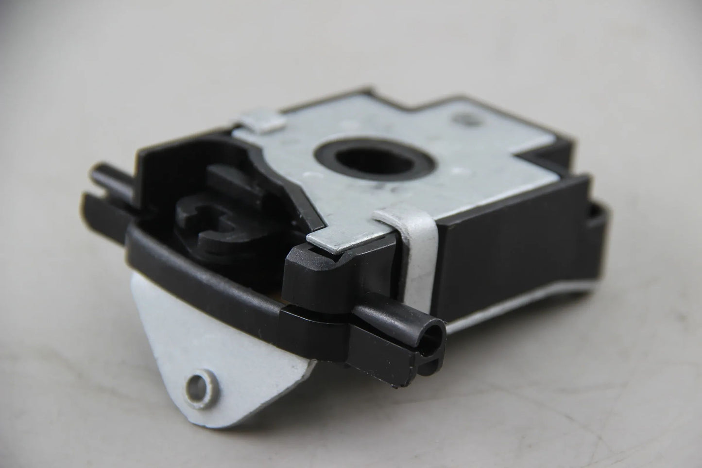 Original BMW E46 316i-330i E39 E53 E52 Frontklappenschloss Unterteil 51238203859