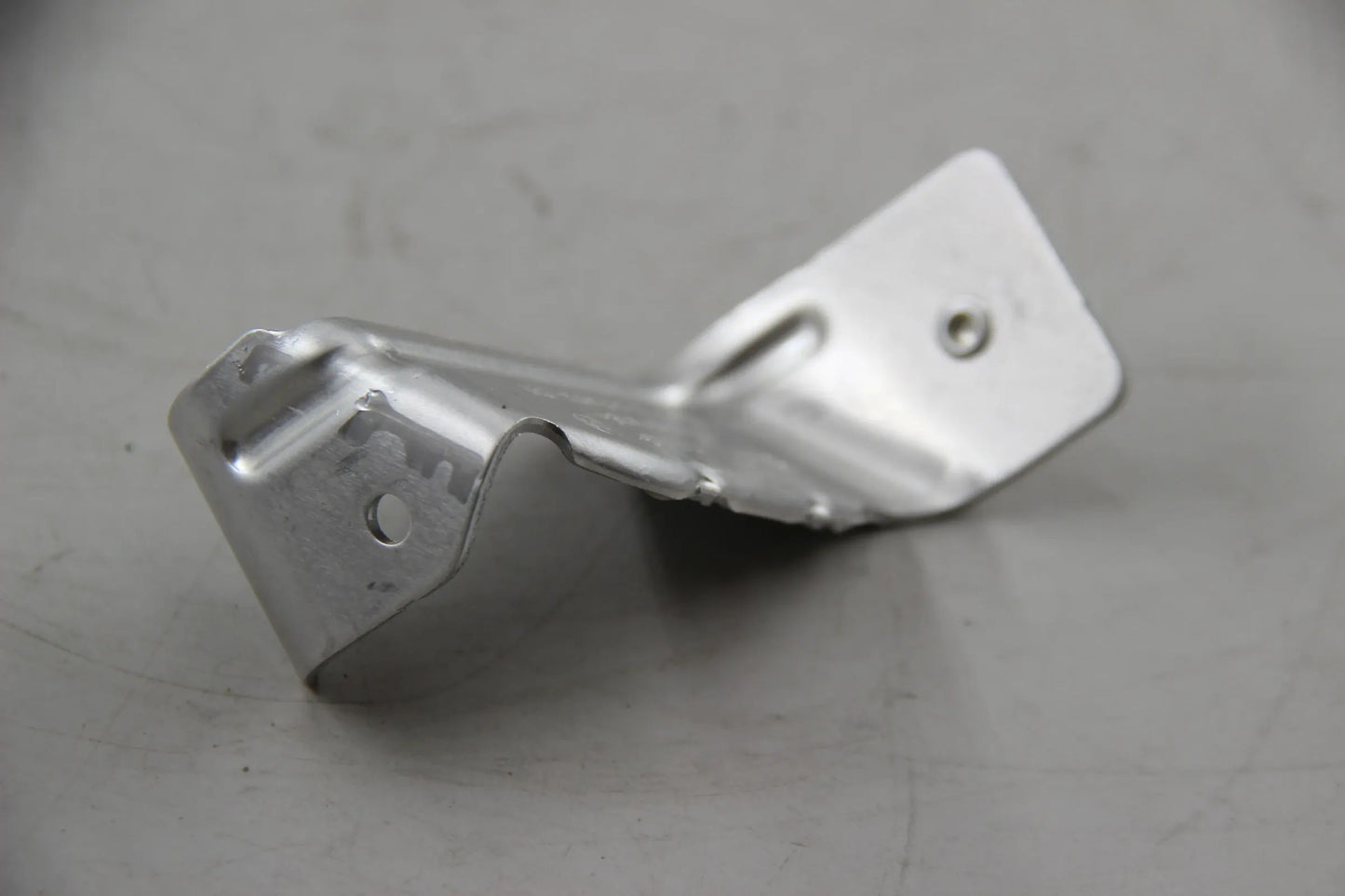 Original BMW E60 E61 E63 E64 Halter Unterbodenverkleidung Mitte 51717121718