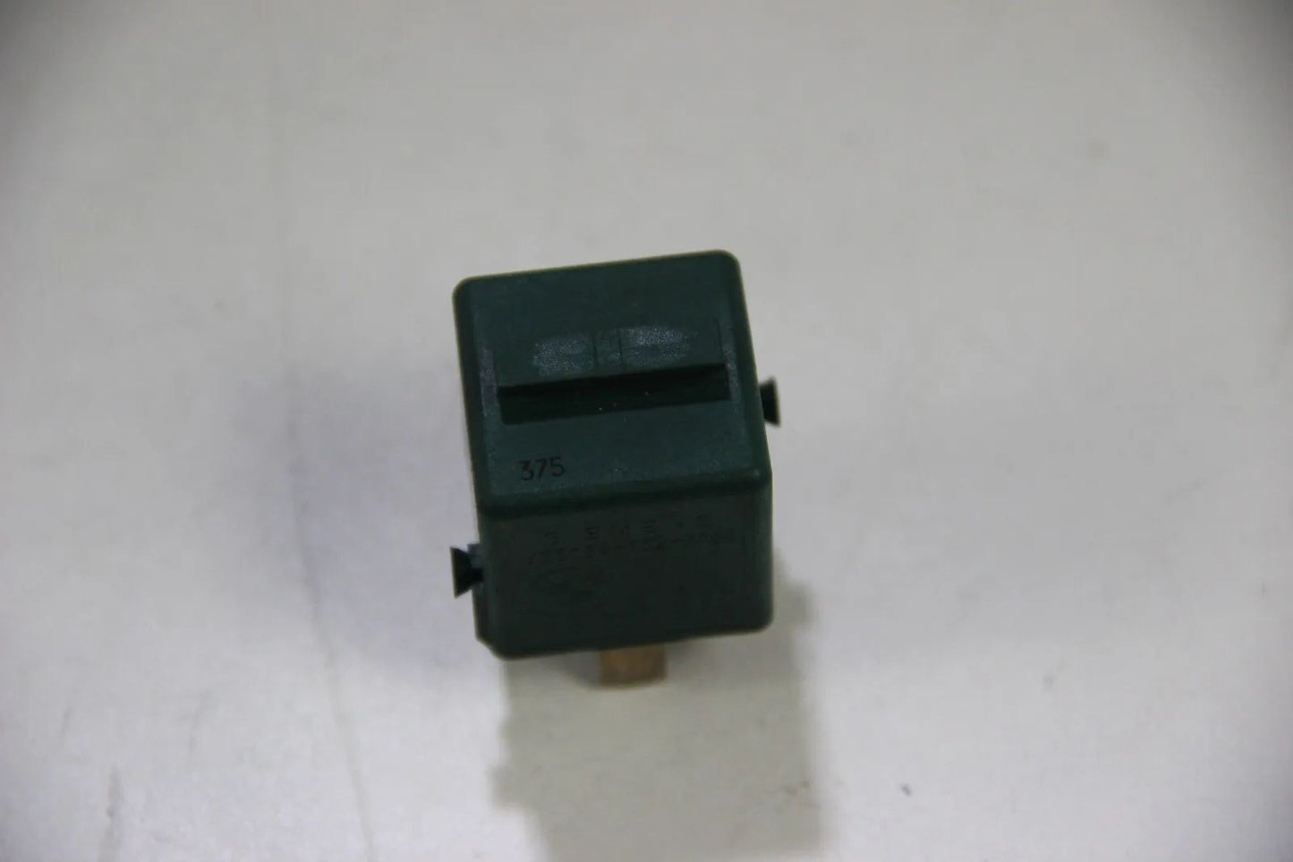 BMW E36 E46 E34 E32 E38 E31 Relais Relay Wechsler kieferngrün 61358350566
