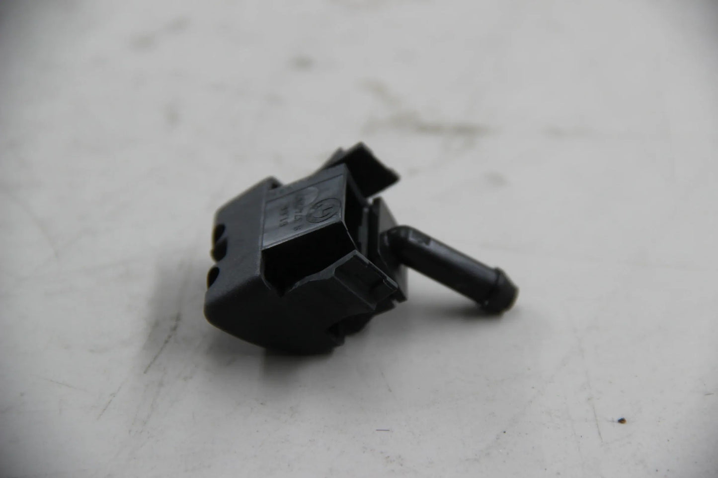 Original BMW E46 316i 318i 320d 330d Spritzdüse links NOS NLA 61668374367