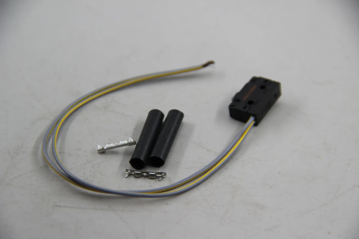 Original BMW E46 316i-330i M3 E39 Mikroschalter Taster Heckklappe 51138185792