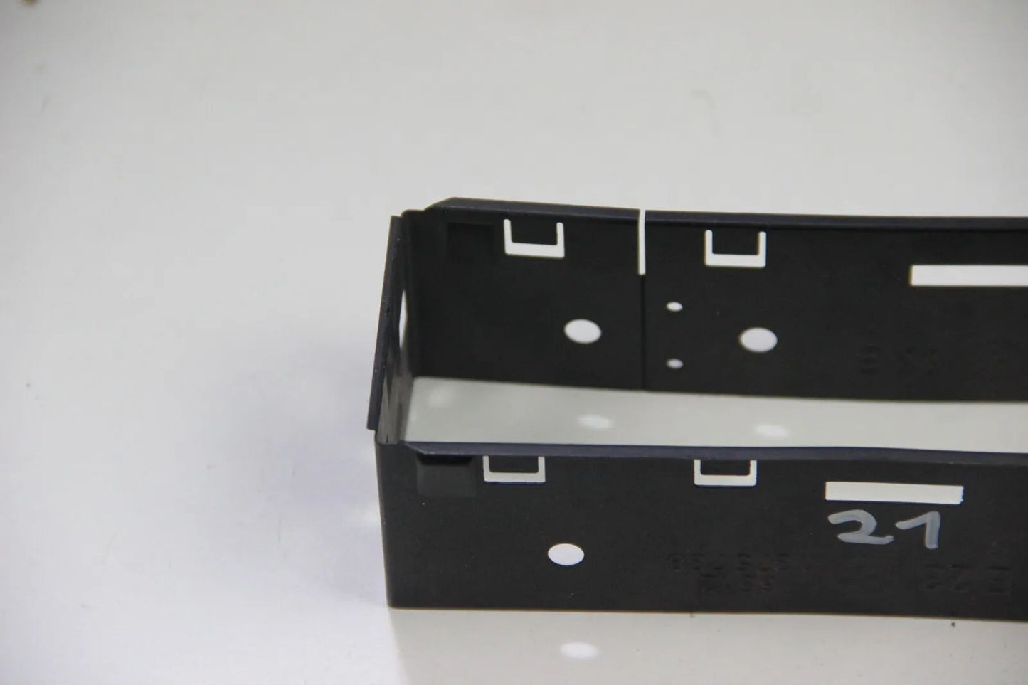 NEUBMW Original E23 E24 Radio Eibaurahmen NOS 65121375738