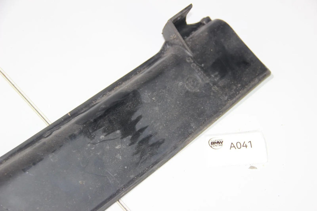 BMW E30 Stoßstange Blende 51121935010 .0 Bumper Cover Trim