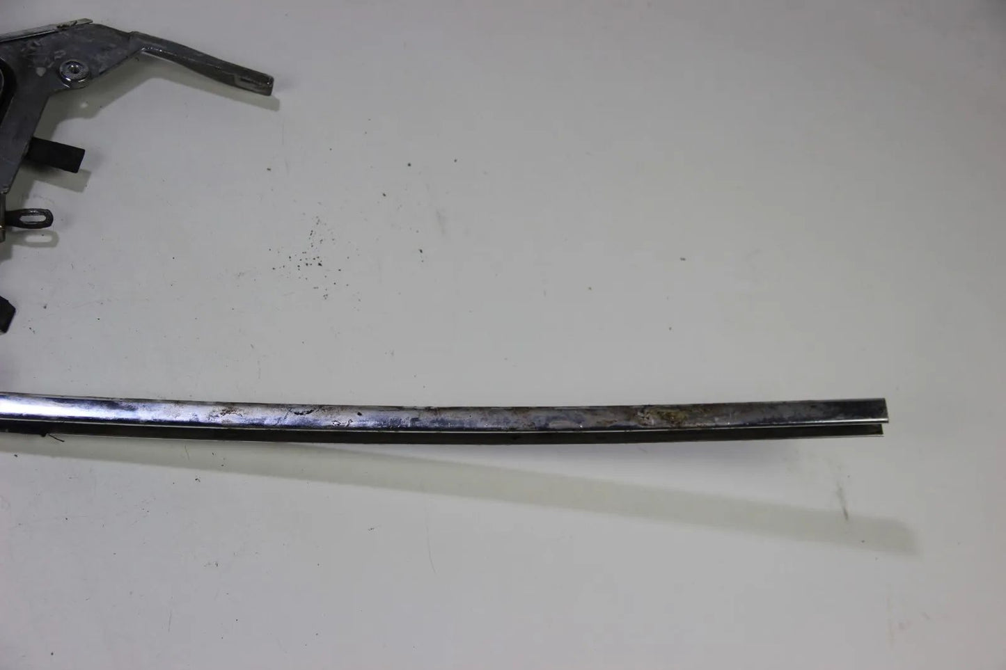 Original BMW E10 1502-2002 Dreiecksscheibe vorne links Klar Scheibenrahmen