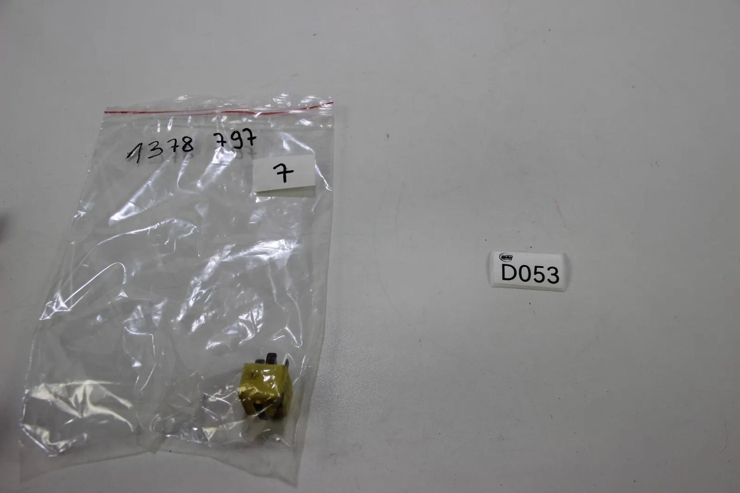 Original BMW E34 E32 E38 Diodenrelais mit Verrastung Relais Relay 61311378797