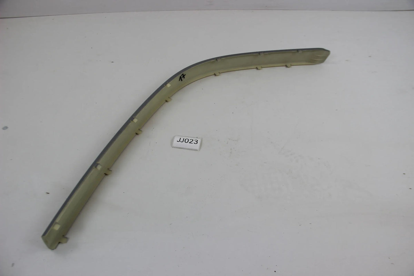 Original BMW E39 520d-540iP Stossleiste grundiert vorne rechts 51117005958