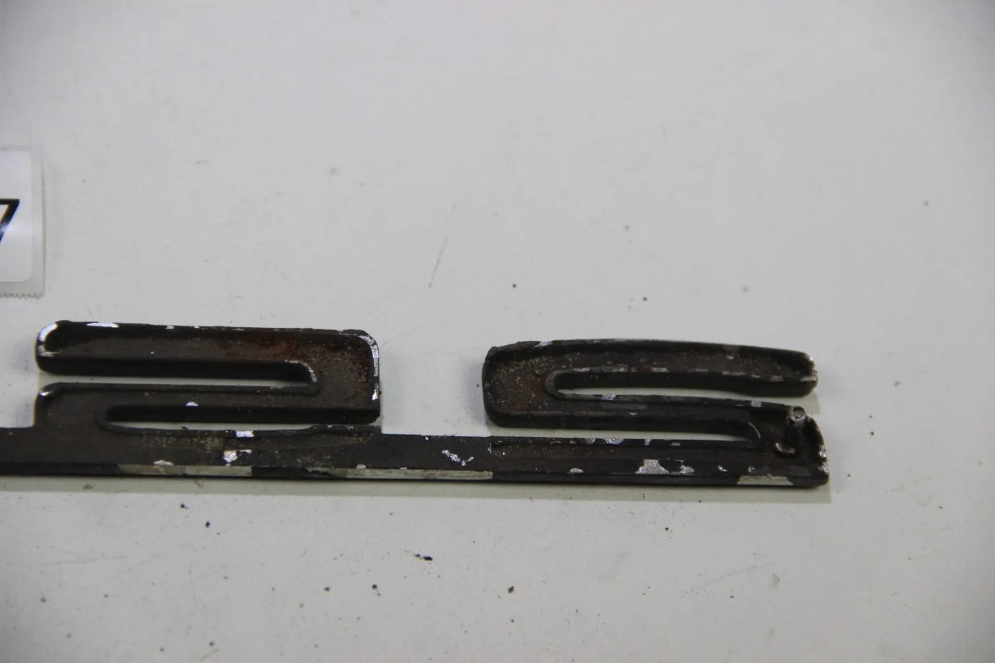 Original BMW E3 Modellbezeichnung Schriftzug Badge 2500 Schwarz Kofferraum