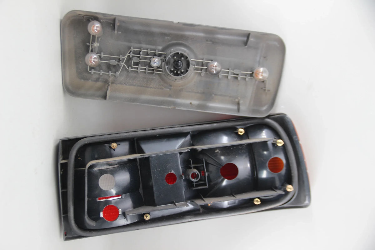 Original BMW E30 316i-325i Heckleuchte Rücklicht links NFL Neuwertig 63211381911