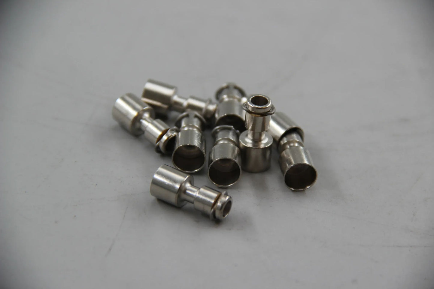 Original BMW E21 E30 E36 E12 E28 E34 E24 E23 E32 E38 9x Rundstecker 12121705656