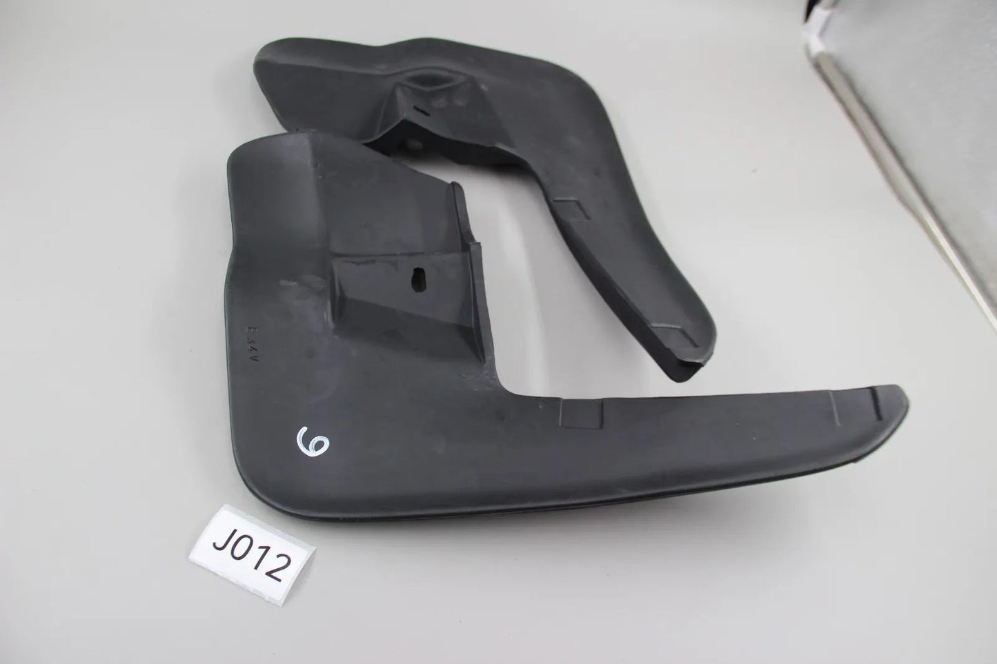 Original BMW E34 Limo/Touring Satz Schmutzfänger vorn NOS 72608102996