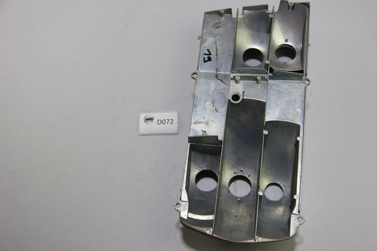 BMW E3 Reflektor Lampenträger Heckleuchte Rücklicht Gehäuse paar 63211355108 /07