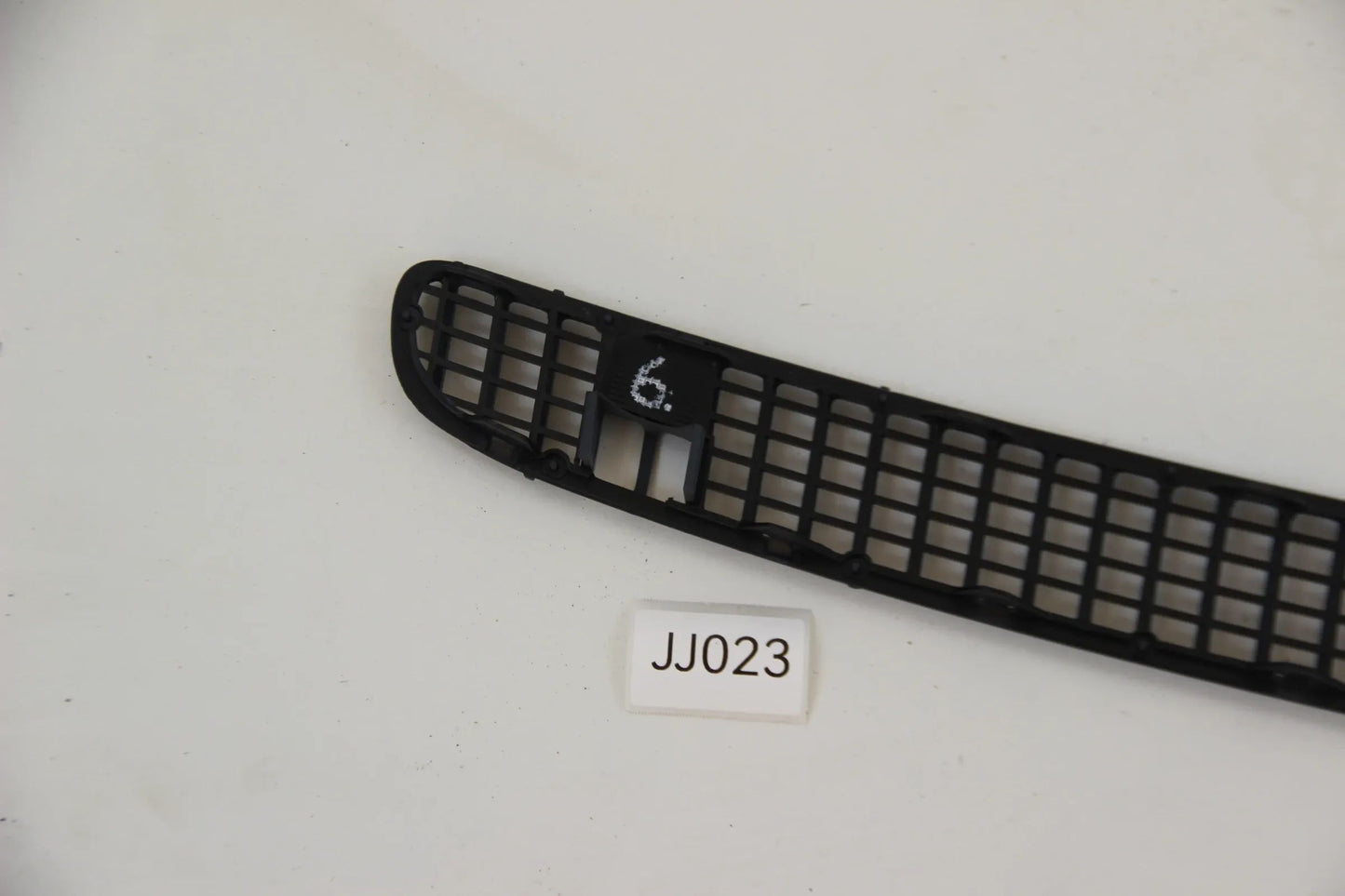 OEM BMW E46 316i-330xi Zierblende Äussere Blende Ziergitter grundiert 5113823023