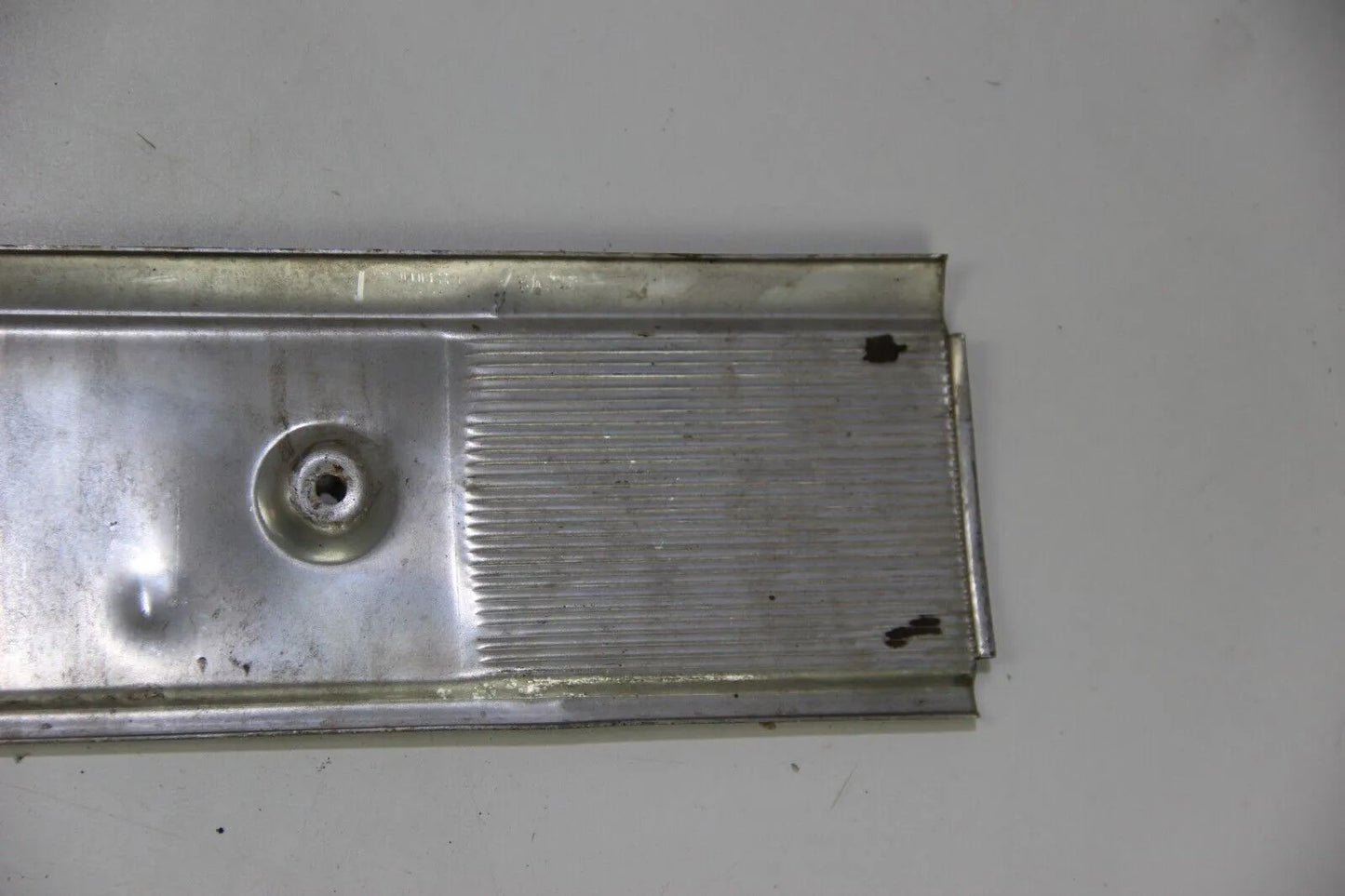 BMW E9 2.5 2.8 3.0 CSI CSL Zierleiste Chrom Hinten Mitte Kennzeichenblende