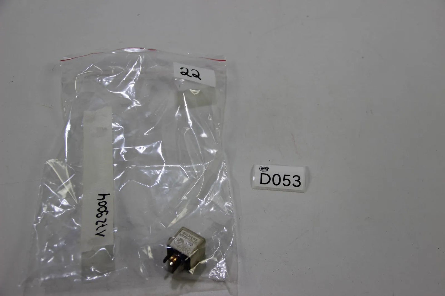 Original BMW CMSP E30 E36 E28 E39 E32 Relais Kraftstoffpumpe weiss 61361729004