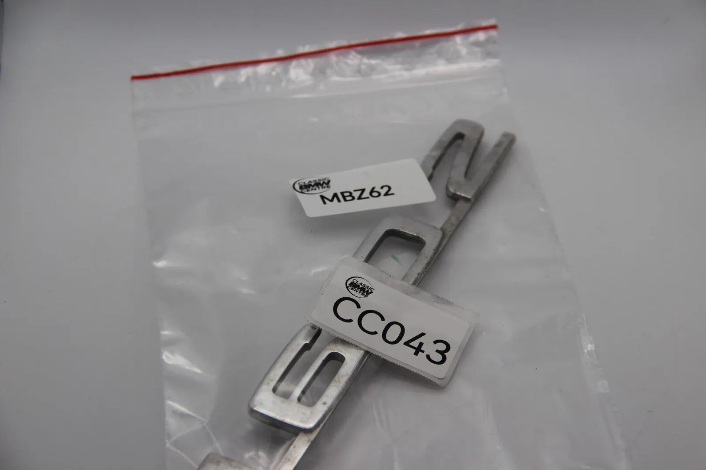 Original BMW E10 E6 1602 Modellbezeichnung Emblem Badge Schriftzug Typenschild