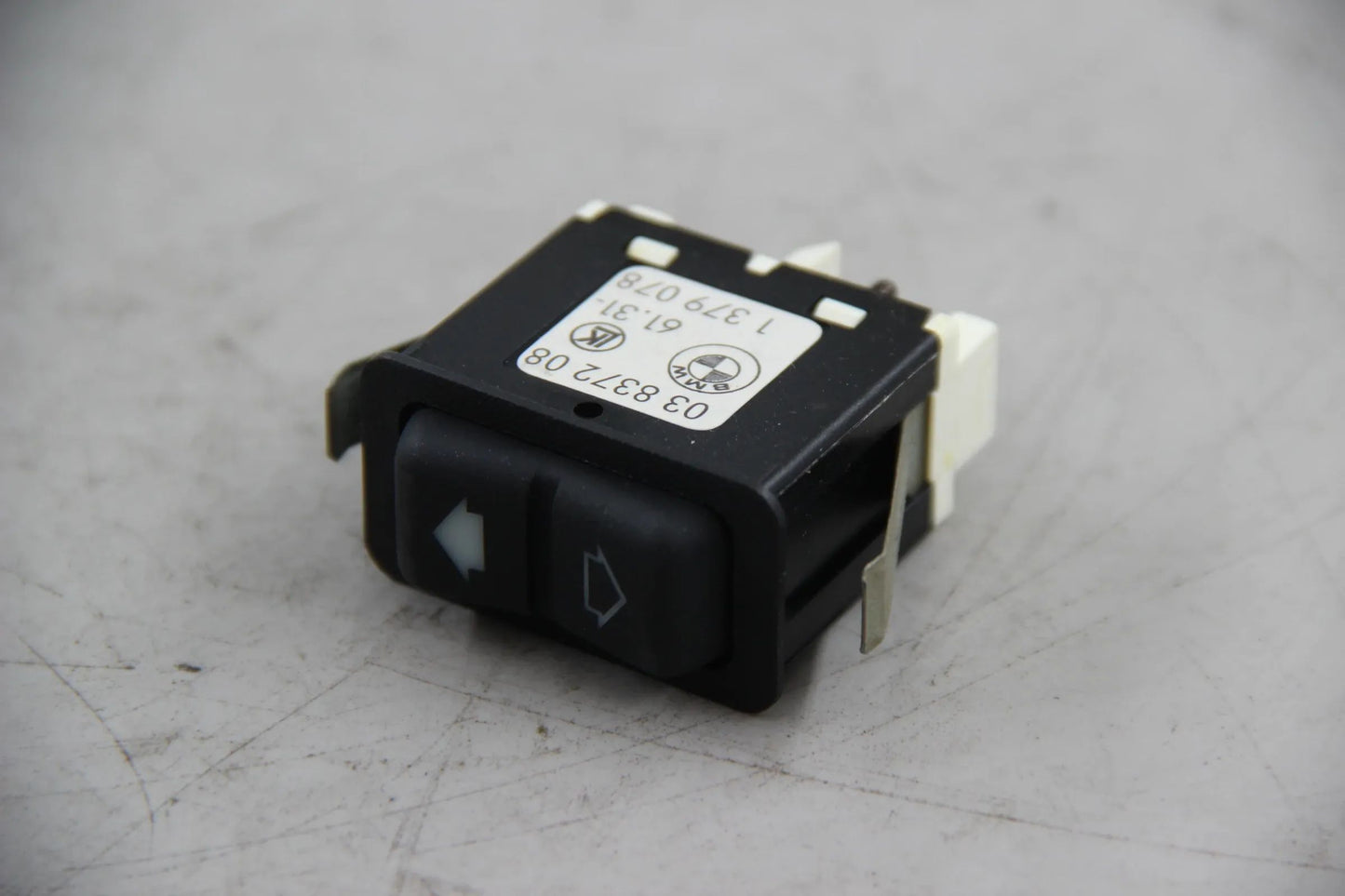 Original BMW E34 518i-540i M5 E32 730i Schalter Kopfstütze hinten 61311379078