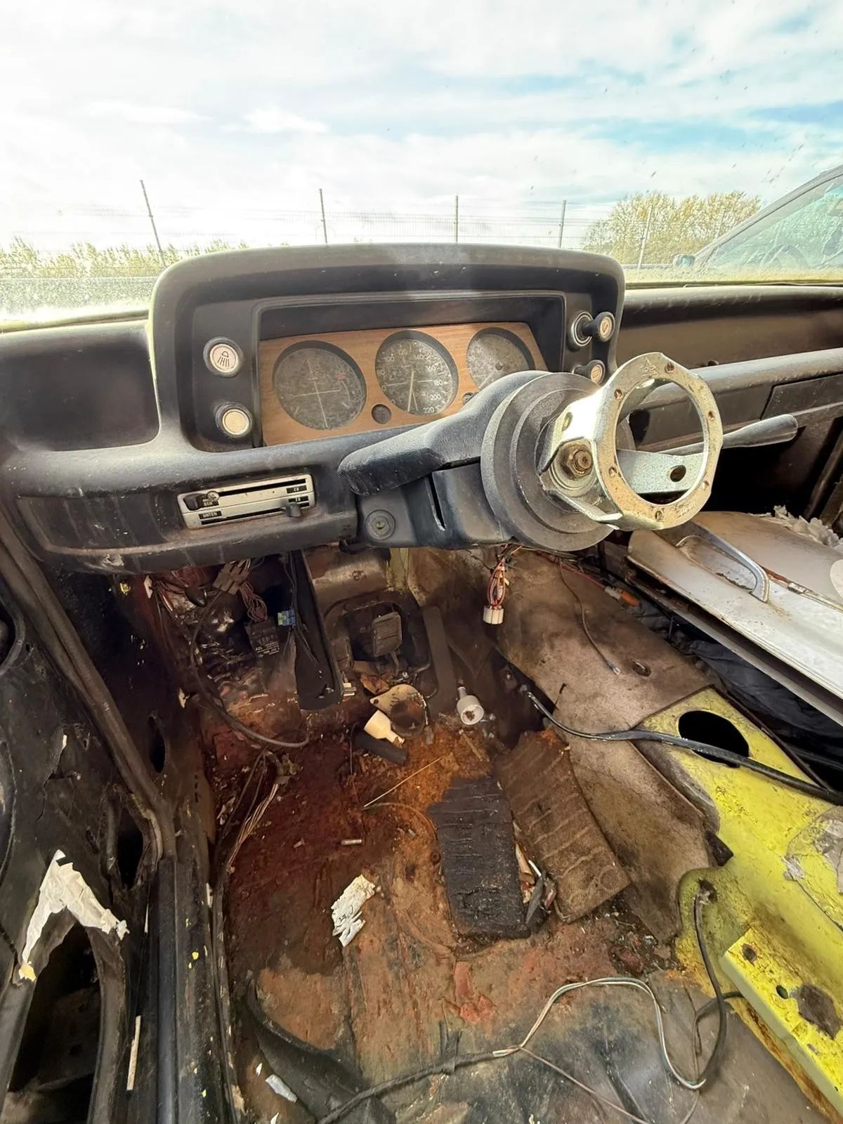 BMW 2002 Blechspender Teilespender Restaurationsobjekt Scheunenfund