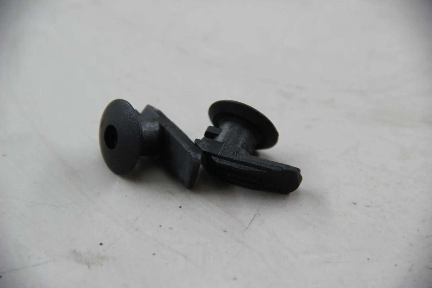 Original BMW F20 F22 F80 F82 E60 E61 F06 F13 F01 F04 2x Clip 51717064092
