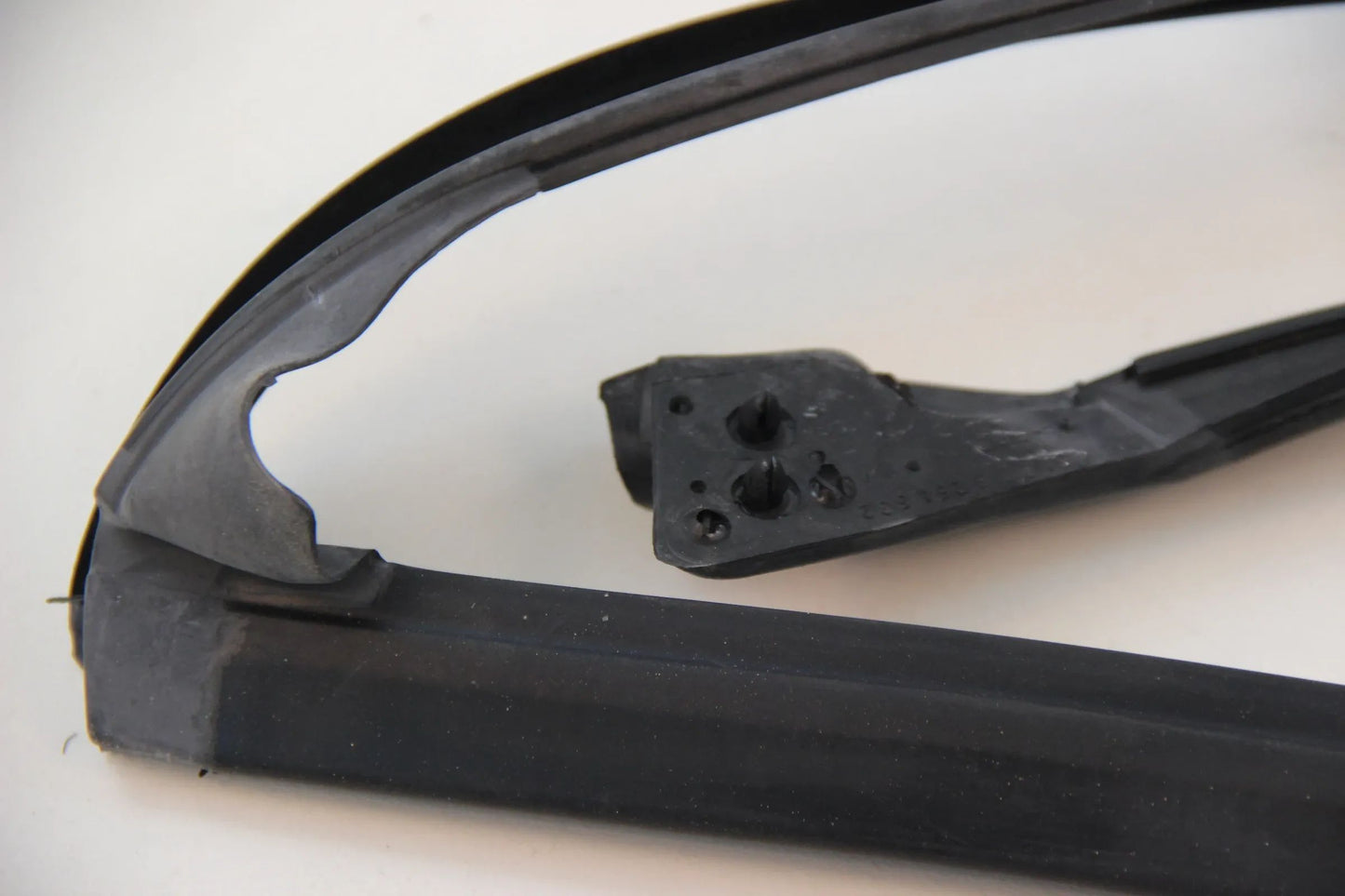 Original BMW E39 Dichtung Türfuge Dachrahmen hinten rechts NOS NLA 51228254532