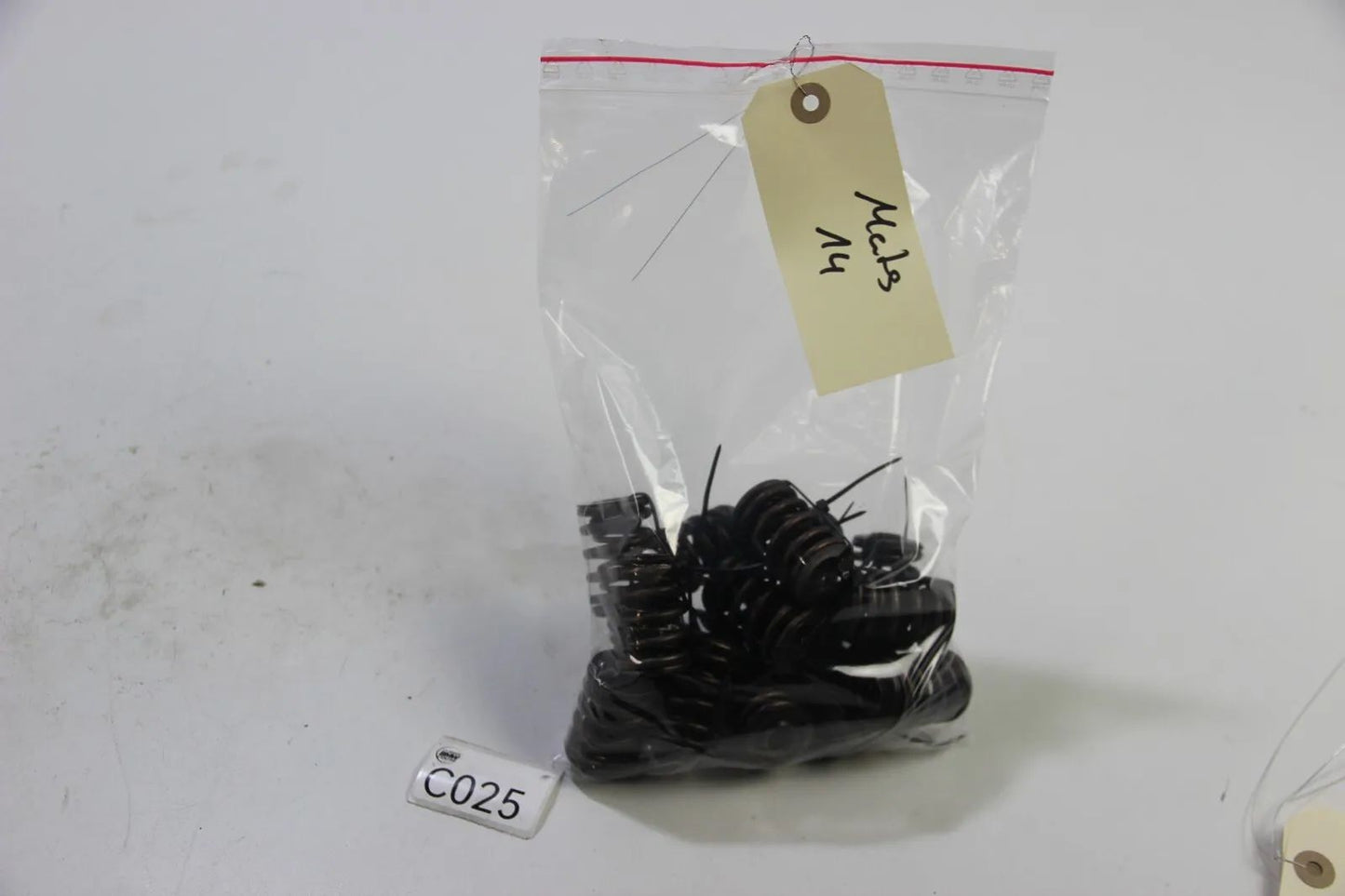 Original BMW E30 M3 S14 16x Ventilfeder mit Federtellern oben unten 11341312704