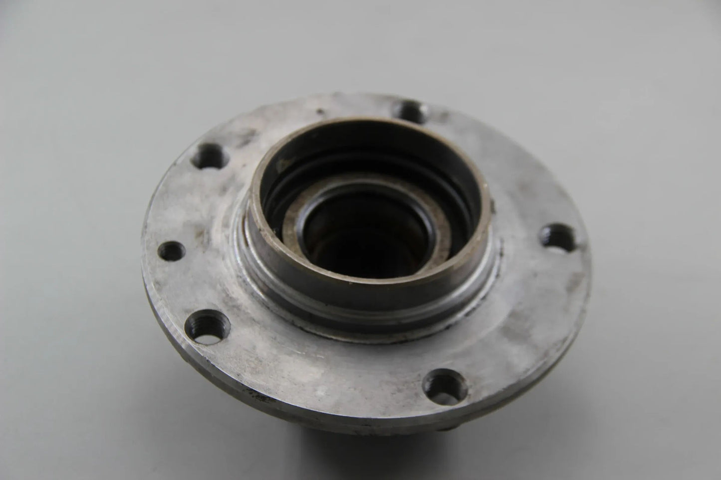Original BMW E34 E32 E31 Radnabe asymmetrisch vorne D=97MM 31211129386