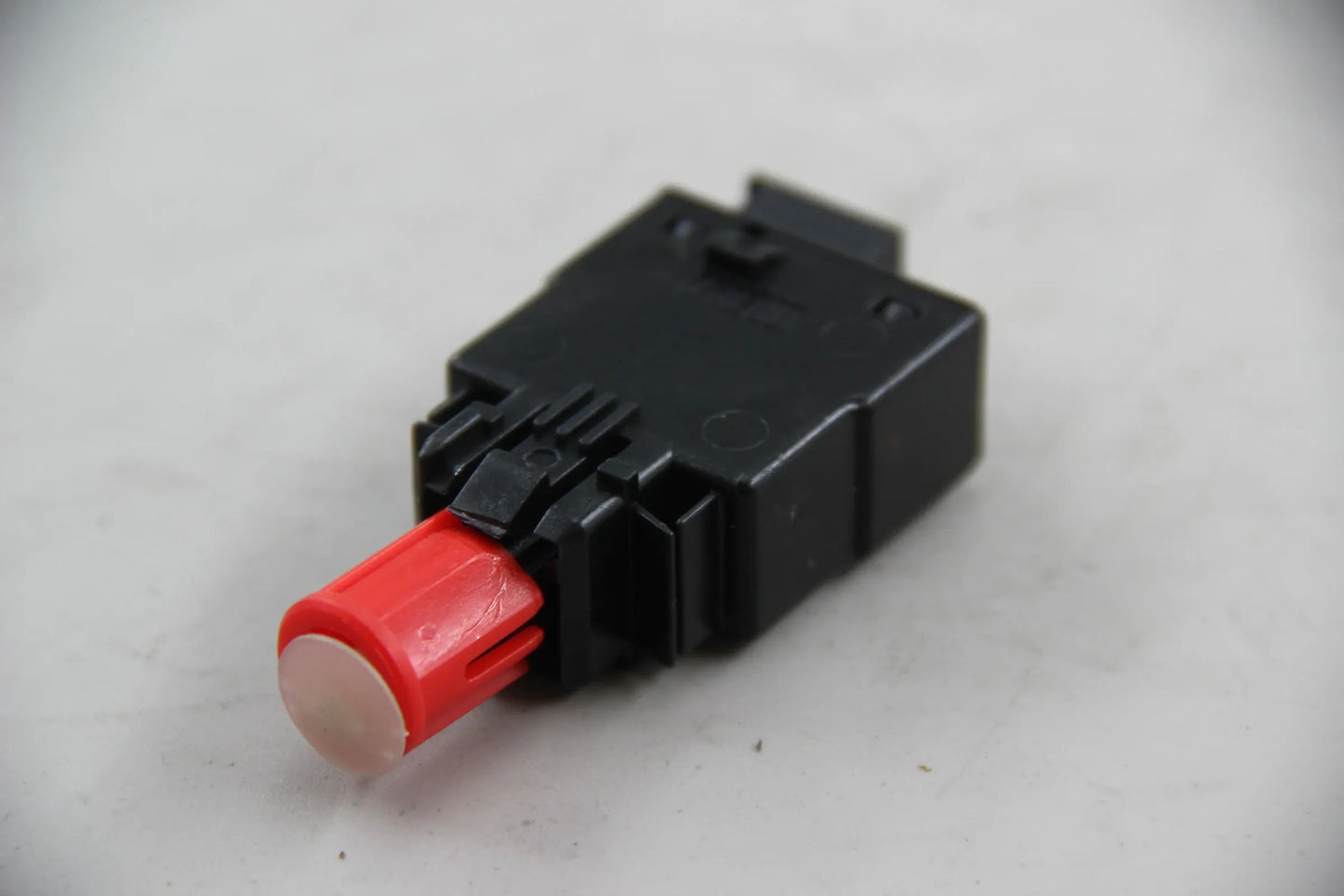 Original BMW E9 E30 E36 E28 E34 E24 E32 Bremslichtschalter 2-Polig 61318360420