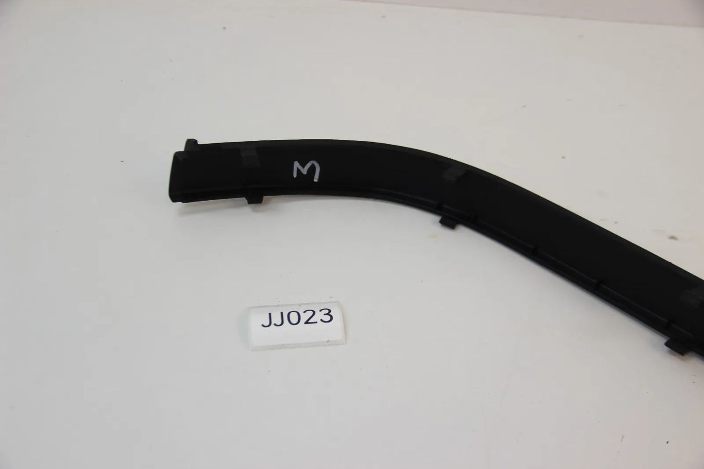 Original BMW E39 520i-540i Stossleiste hinten links Verkleidung 51128184511