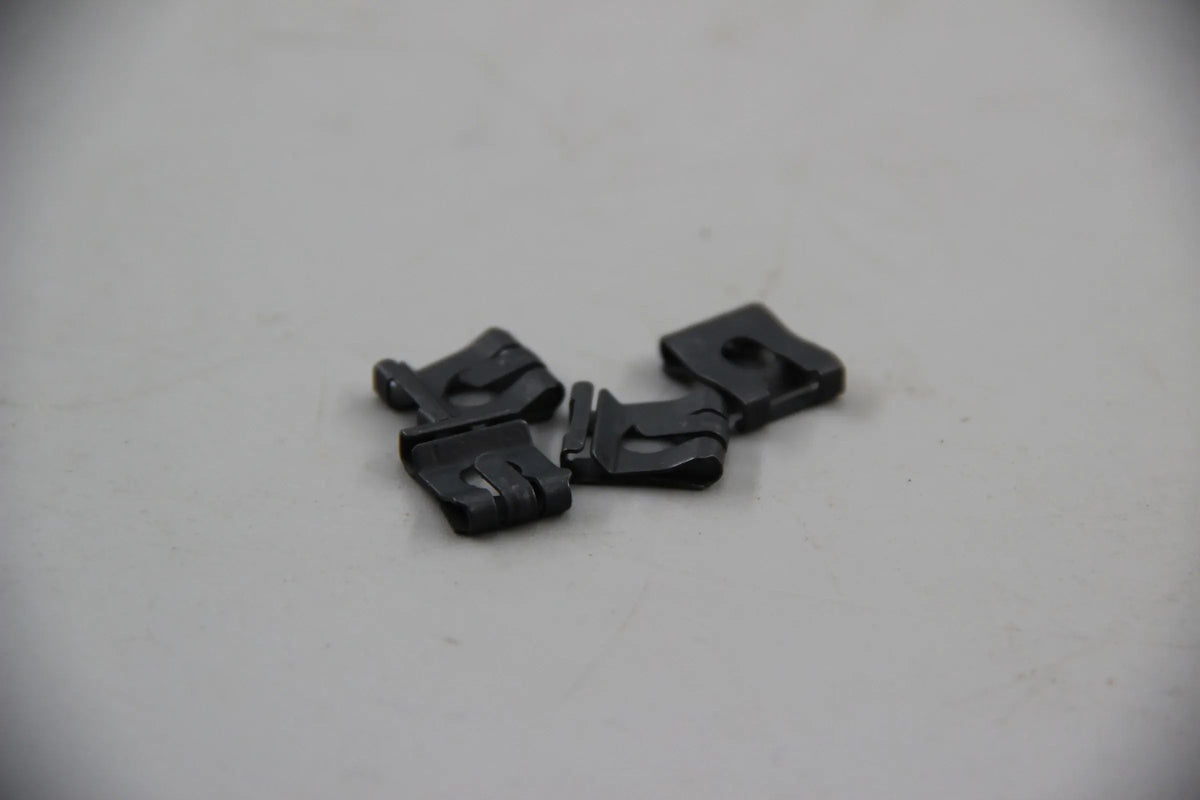 Original BMW E21 E30 E36 E12 E28 E39 E24 E23 E38 4x Klammer A5 07129934906