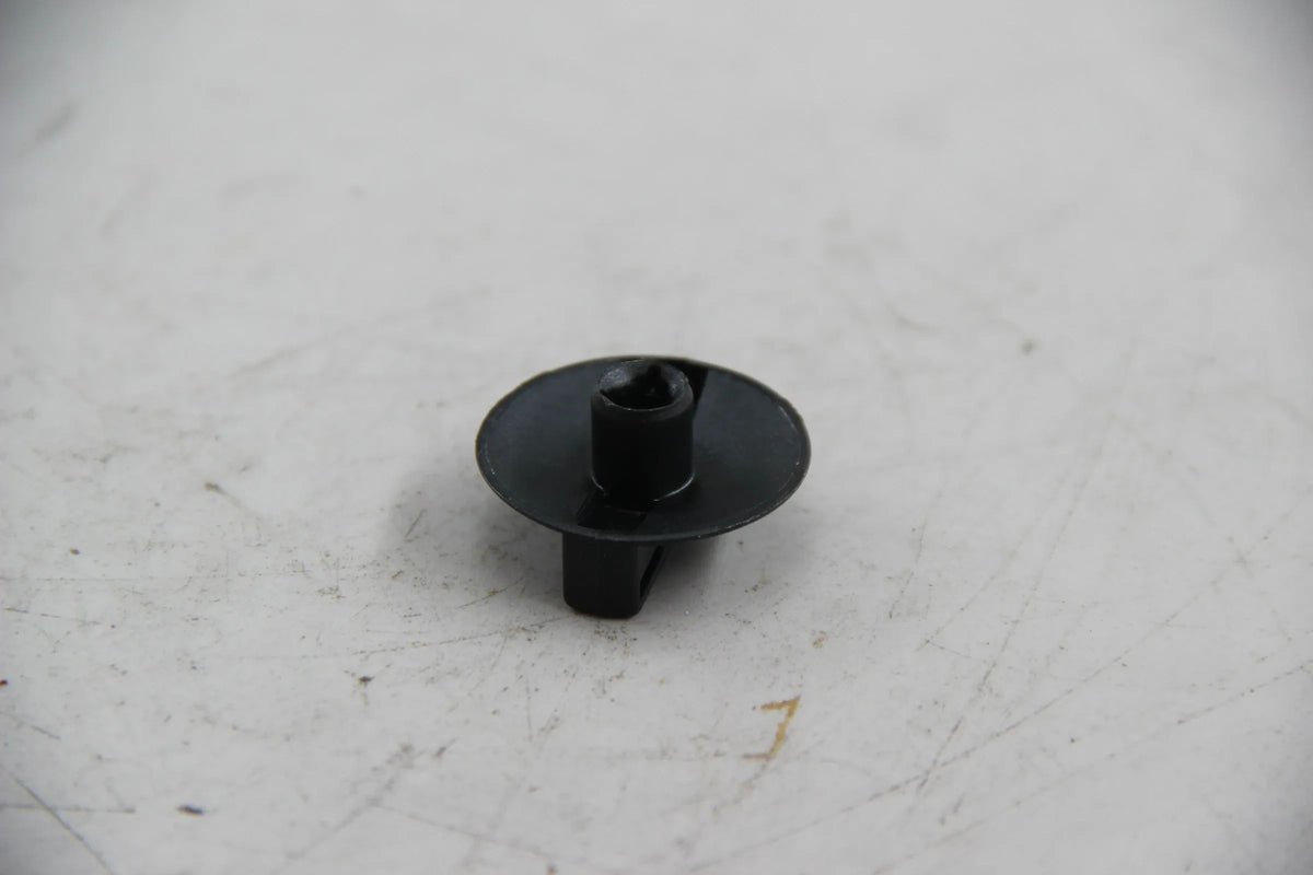 Original BMW E30 E36 E46 E34 E39 E32 E67 E31 E52 Druckknopf NOS NLA 61131373669