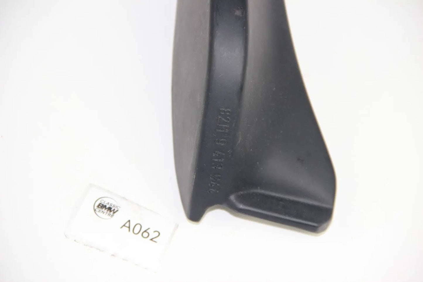 Original BMW E30 3er Steinschlagschutz hinten rechts Schwellerseite 82119413944