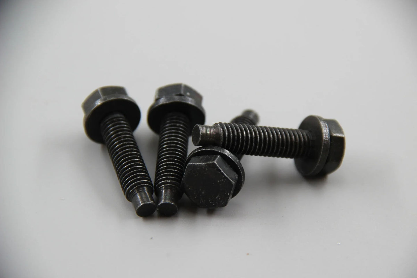 Original BMW E36 E39 E38 4x Sechskantschraube mit Scheibe M8X34-ZA-Z1 07119900728