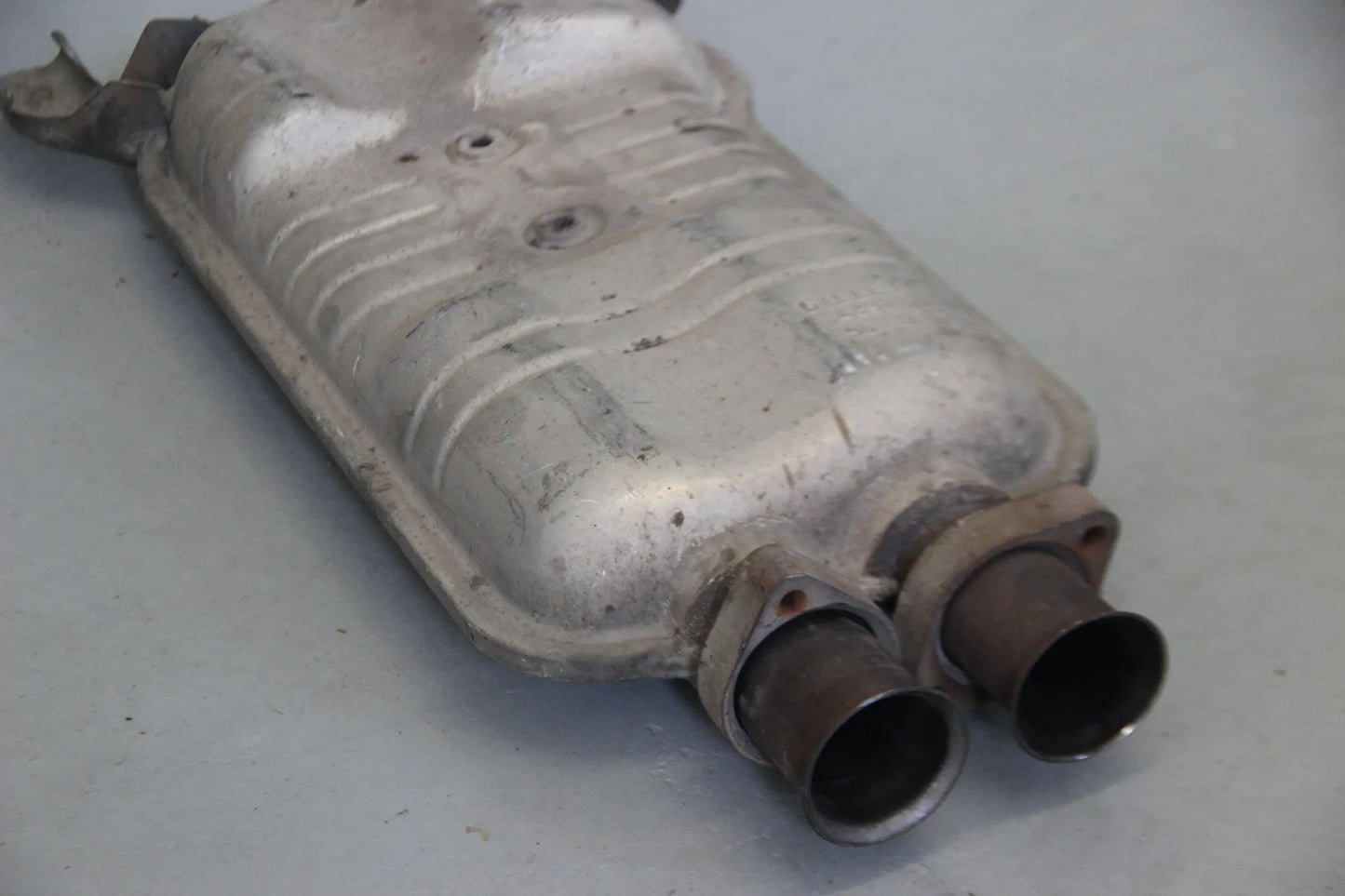 Original BMW E34 520i M50 Limousine Touring Mittelschalldämpfer 18121723507