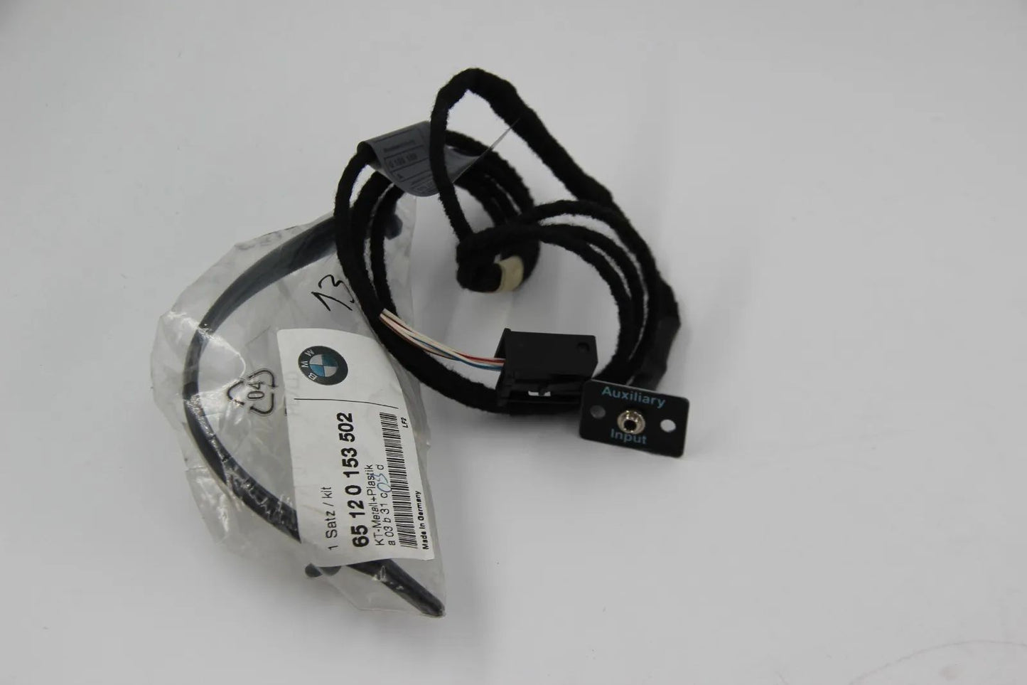 Original BMW E39 E60 E61 E63 E64 Nachrüstsatz Auxiliary Anschluss 65120153502
