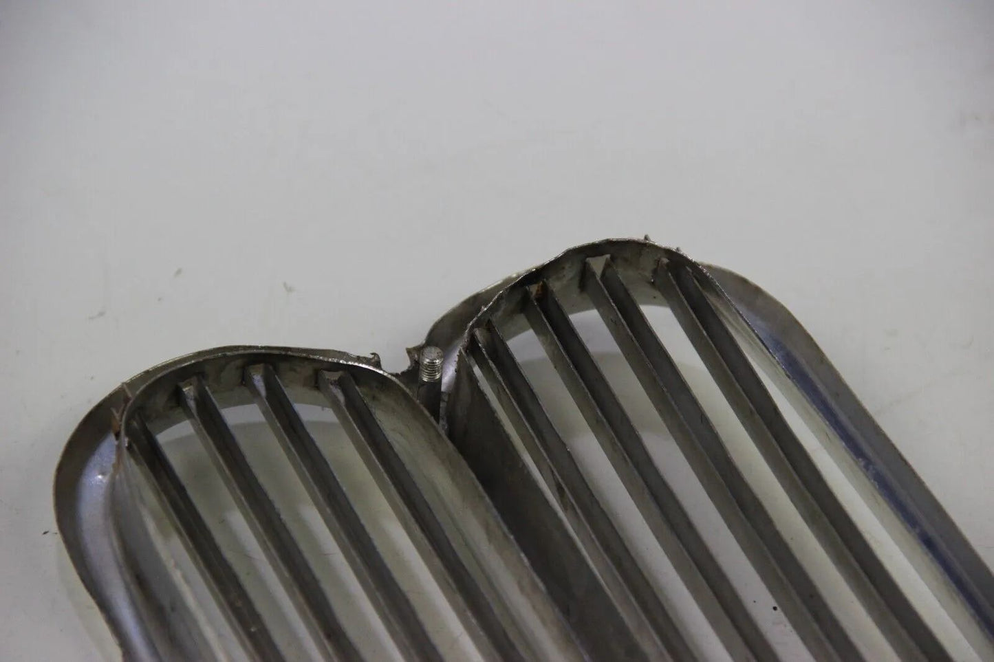 BMW E10 1502 1602 1802 2002 ti tii M10 Niere Chrom Ziergitter Mitte 51131801577