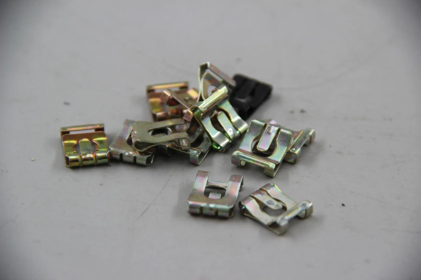 Orig. BMW E36 316i-328i M3 E34 518i-535i M5 E24 E32 13x Klammer B6 07129934911